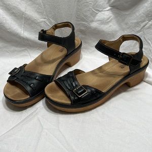 Clarks Women’s Leather Ankle Strap Buckle Sandals